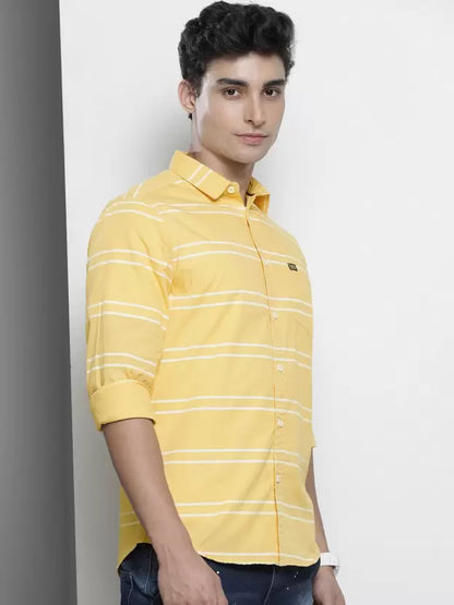 Men Slim Fit Striped Spread Collar Casual Shirt